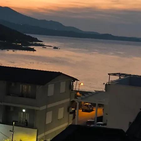 Qoku Chicago Apartment Ksamil