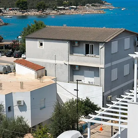 Qoku Chicago Apartment